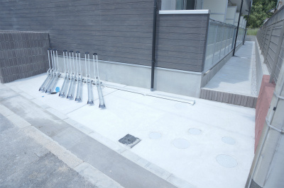 リブリ・谷津の駐車場