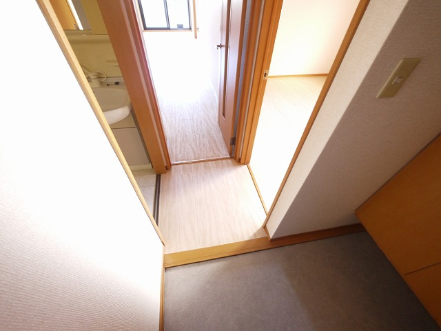 ロイヤルKの玄関|ゆったりとした玄関です