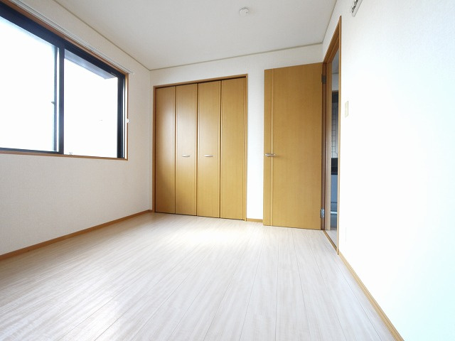 ロイヤルKの洋室|ゆったりした洋室です