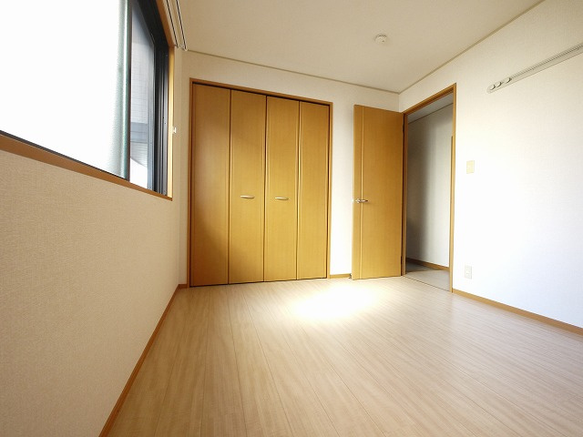 ロイヤルKの洋室|明るい洋室です