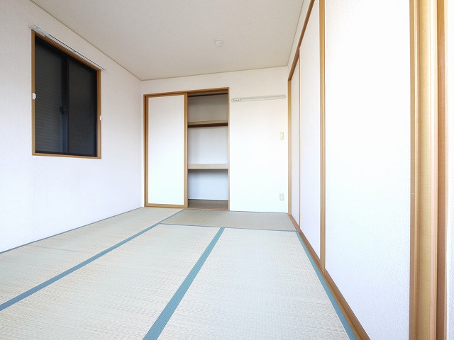 ロイヤルKの和室|和室ならではの温かな和の空間で寛ぎの時間を過ごせます