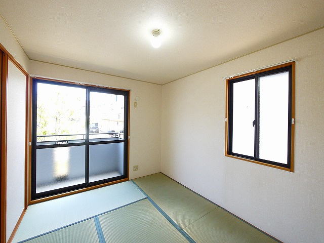 ロイヤルKの寝室|開放的な寝室です