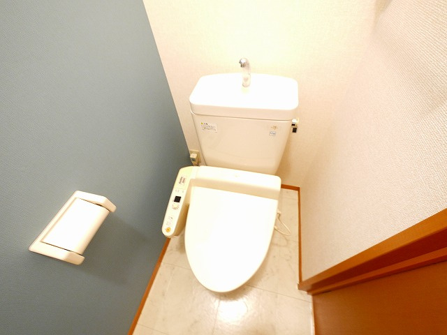 ロイヤルKのトイレ|落ち着いた色調のトイレです