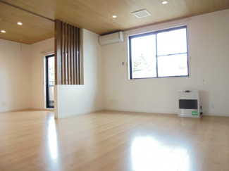 【居間・リビング】 | クレスト有浦 A棟