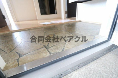 【玄関】 | レークタウンB棟 | 明るい玄関です