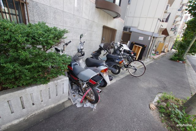 CーWING　仲介手数料無料の駐車場