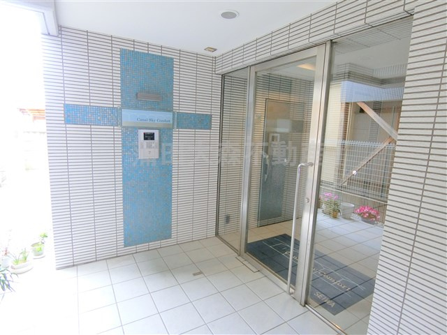 カナルスカイコンフォートのエントランス|TVモニター付オートロック　エントランス