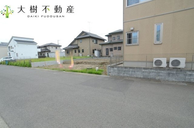【前面道路含む現地写真】 | 海老名市中新田４丁目　売地　全１区画　【仲介手数料無料】