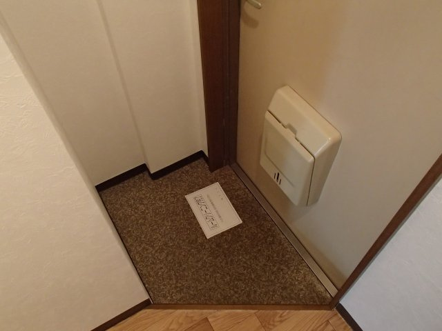 【玄関】 | ハイツレバランス | 収納もある玄関です