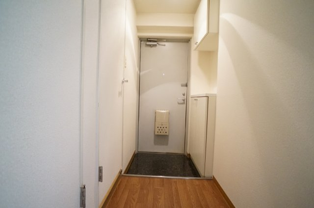 コンフィメゾン中山寺の玄関