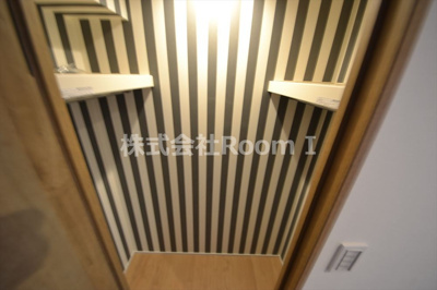 【収納】 | BRAVE天満橋 | ウォークインクローゼットです。大きなものも収納できそうです