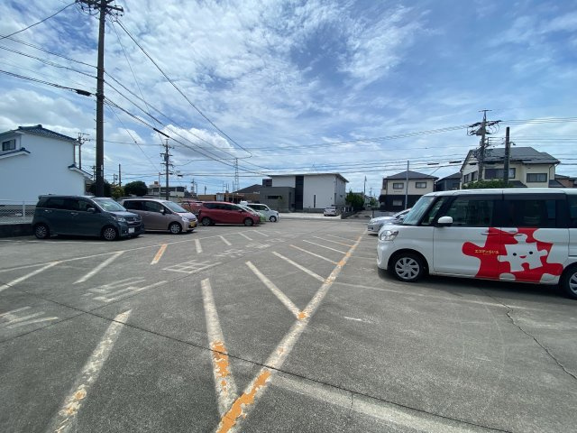 エミネンスＭの駐車場
