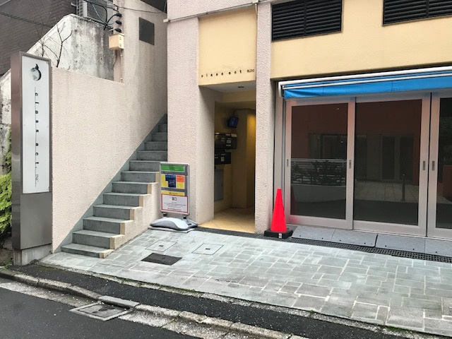 クラスアクトビルのエントランス
