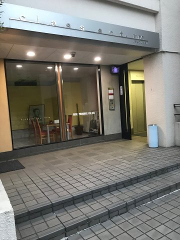 クラスアクトビルのエントランス