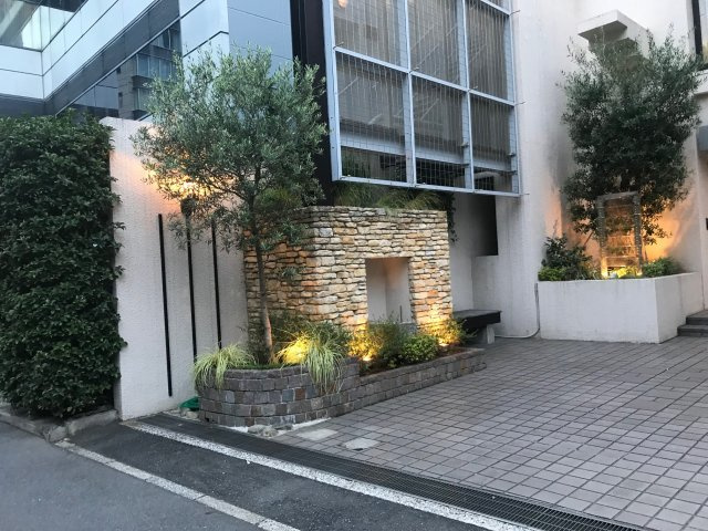 クラスアクトビルのエントランス