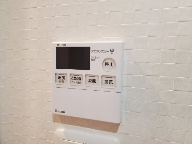 Mare Eastのその他