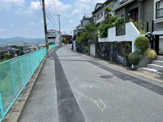 【前面道路含む現地写真】