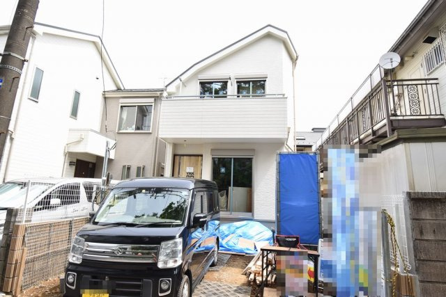 【外観】 | ＼南側６ｍ公道＋駐車スペースで陽当り良好な４ＬＤＫ／　杉並区成田東の４LDK＋P | 南側６ｍ公道＋駐車スペースで陽当り良好な４ＬＤＫ！一階のリビングフロアには水廻り設備を集約させた導線の良い間取りプラン。収納も豊富な新邸、販売開始致しました！！