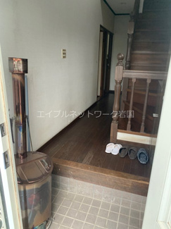 【玄関】 | 玄関内になります。