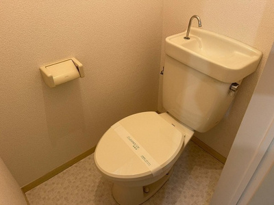 【その他】 | メゾン・コロナード | 浴室には朝の身支度に便利な洗面台も完備。