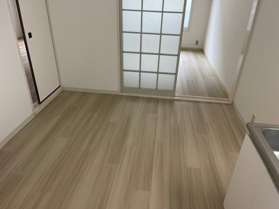 【居間・リビング】 | メゾン・コロナード | ダイニングスペースは約5.5帖です。