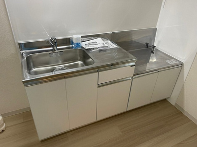 【キッチン】 | メゾン・コロナード | 2口ガスコンロの設置が可能です。