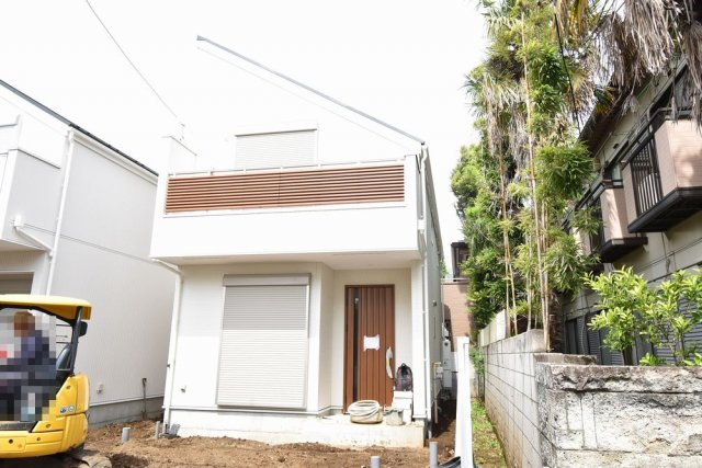 【外観】 | ＼全室６帖以上！敷地もゆとりある約30坪の新邸／　杉並区宮前の新築戸建 | 全室６帖以上、LDK約20帖の３LDK＋P！ゆとりある約30坪の敷地も魅力の新邸です♪床暖房に食洗機、タンクレストイレと設備仕様も充実です！！