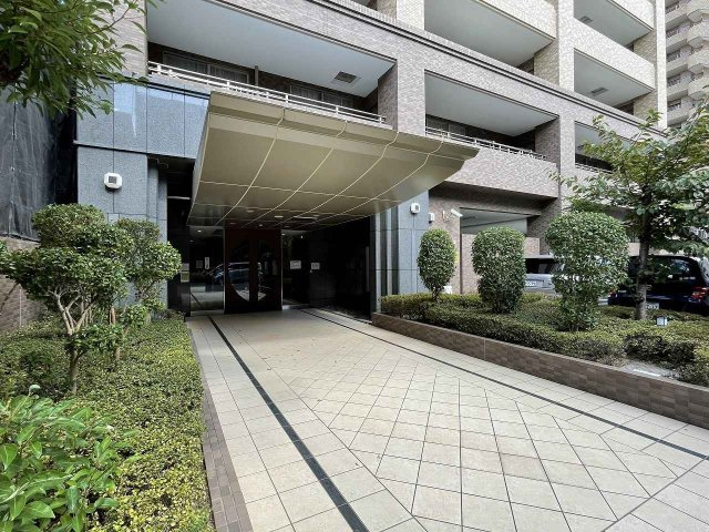 キングマンションソルプレッサ深江橋シエロフォースのエントランス|キチンと管理の行き届いた綺麗なエントランスです。