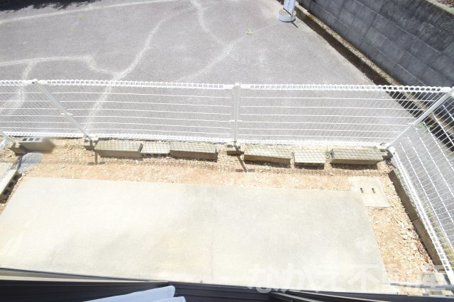 【庭】 | 開放的で明るい空間を演出してくれるバルコニーです