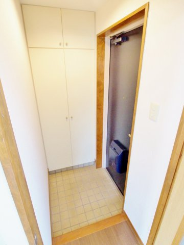 プレジール堀越の玄関