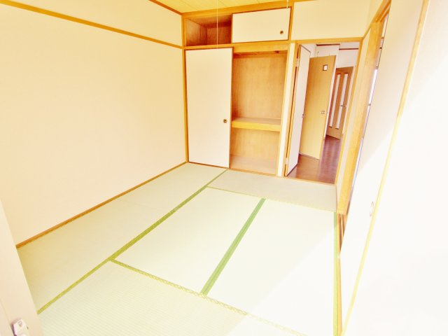 プレジール堀越の和室