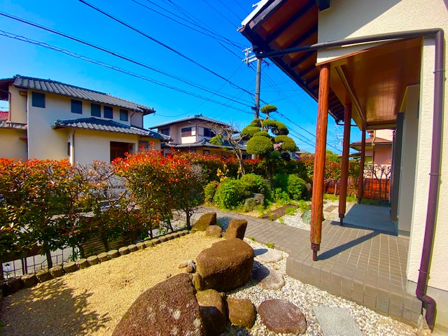 さつき野東貸家の庭