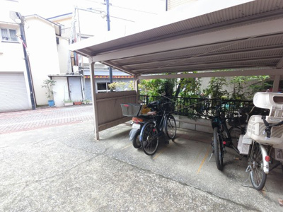 【その他共用部分】 | 日の出マンション | バイク置場です。