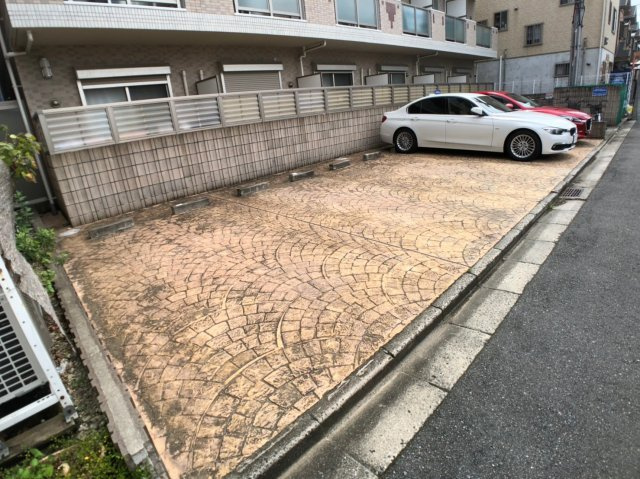 フローライト若江北の駐車場