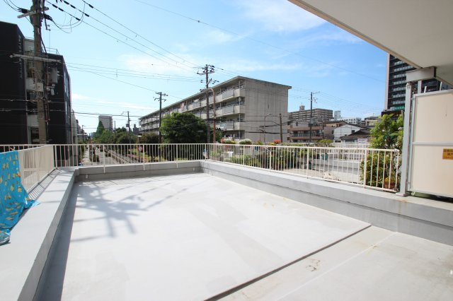 関目グリーンハイツC棟の周辺|一番の特徴である広々したバルコニーです。いろんな用途でお使いいただけます♪