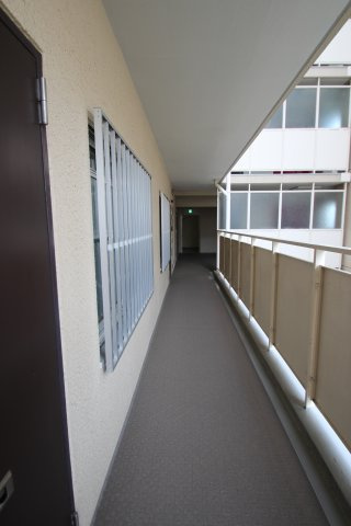 関目グリーンハイツC棟のその他共用部分|共用廊下です。