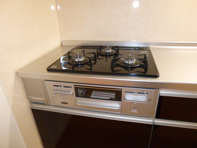 ジョビアル　コートのキッチン|3口ガスコンロ