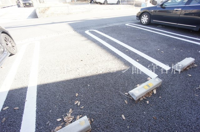 エテルノグラースBの駐車場