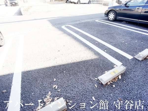 エテルノグラースBの駐車場