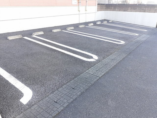 エテルノグラースBの駐車場