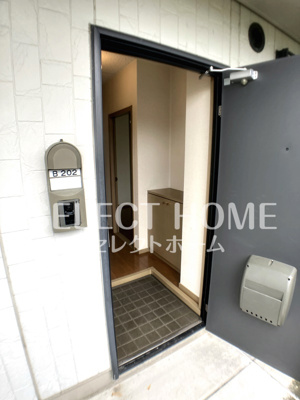 【玄関】 | グランパス日名Ｂ | ゆったりとした玄関です