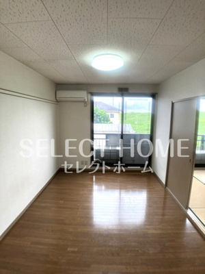 【居間・リビング】 | グランパス日名Ｂ | ゆったり過ごせるリビングです