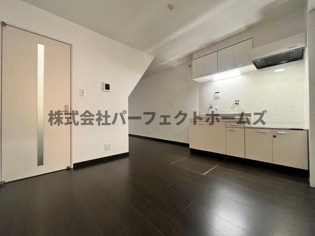 桜丘町戸建 賃貸の居間・リビング|ゆったり過ごせるリビングです