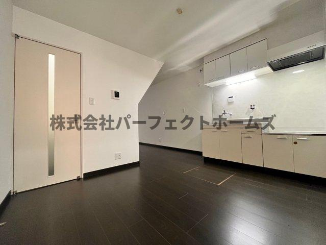 桜丘町戸建 賃貸の居間・リビング|おしゃれな居間です