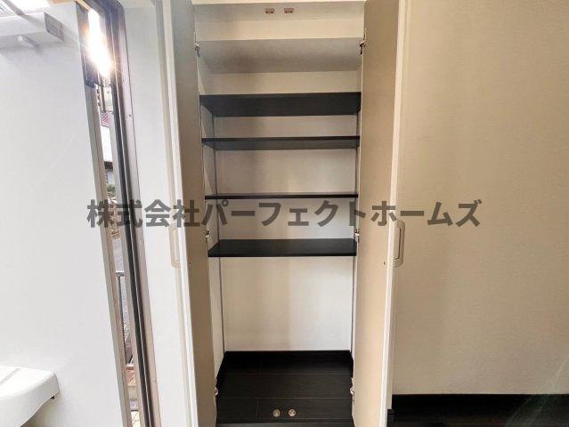 桜丘町戸建 賃貸の収納|こまごまとしたものを収納できそうですね