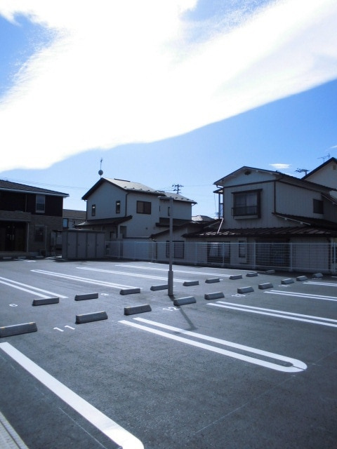 プラシード・レジデンスCの駐車場