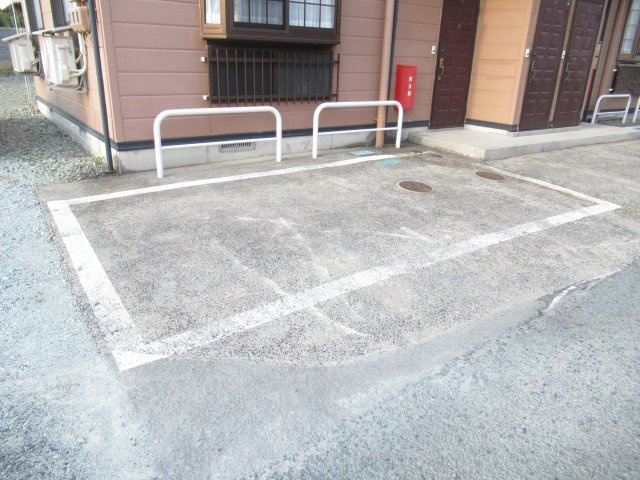 レ、アールパルフェの駐車場