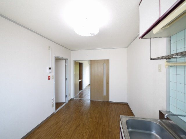 エミエール西大寺の居間・リビング|使いやすい居間です