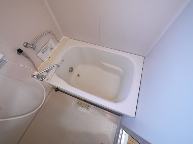 エミエール西大寺の浴室|コンパクトで使いやすいお風呂です