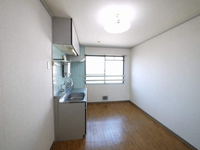 エミエール西大寺の居間・リビング|使いやすい居間です